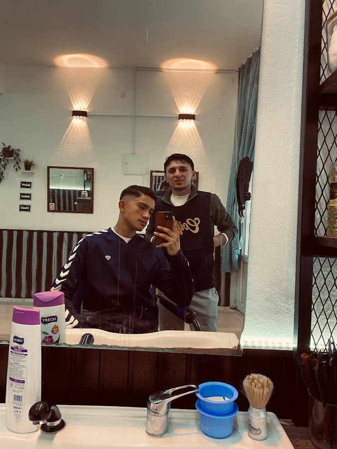 Salon 06 erkek kuaför’ü