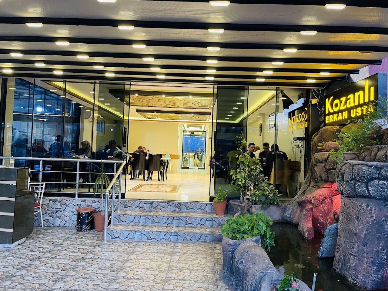 Kozanlı Erkan Usta Kebap & Lahmacun Salonu