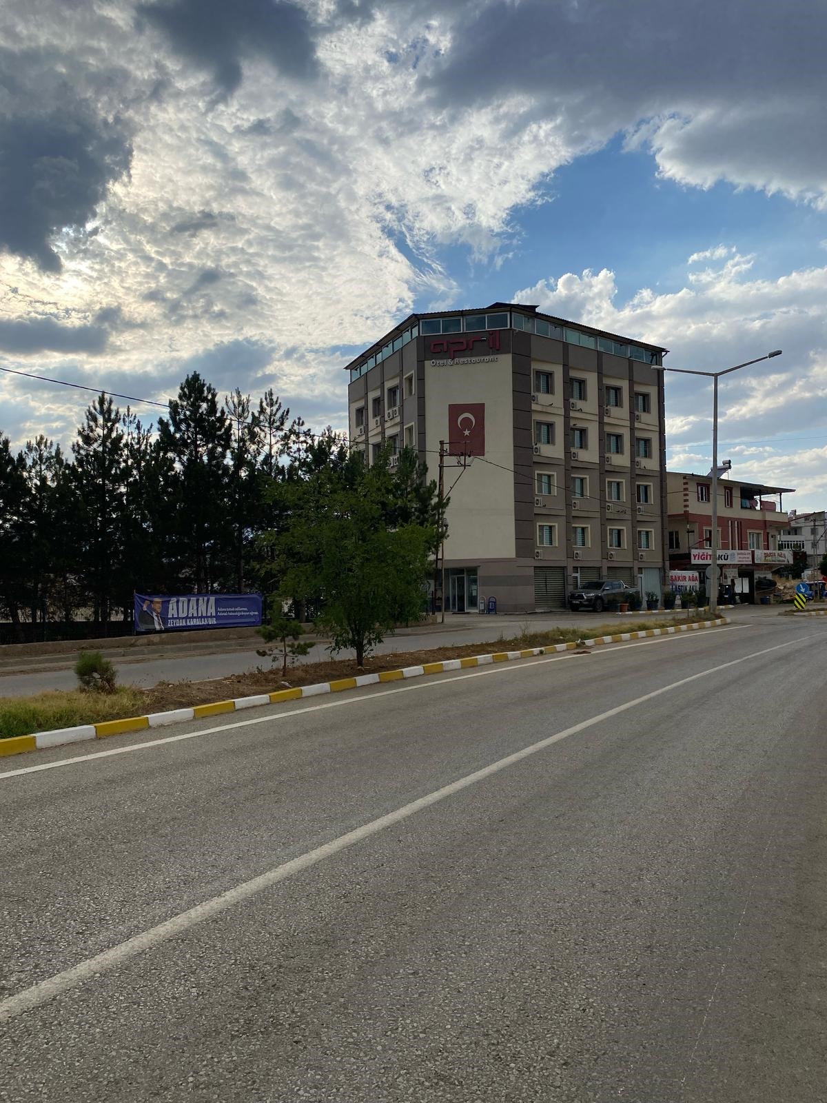 April Otel