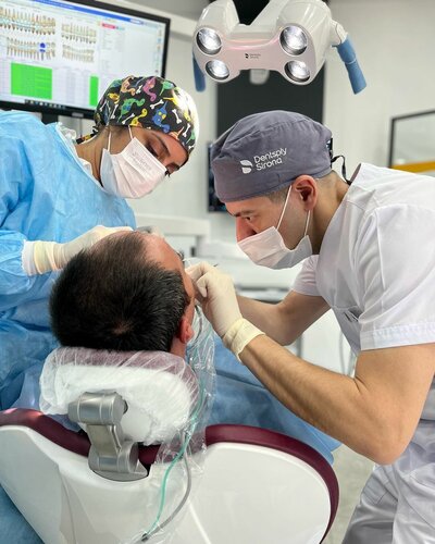 Diş Hekimi Dr. Dt. Yasin Bozok Afyon Özel Ağız ve Diş Sağlığı Doktoru EN İyi Diş Hekimi İmplant