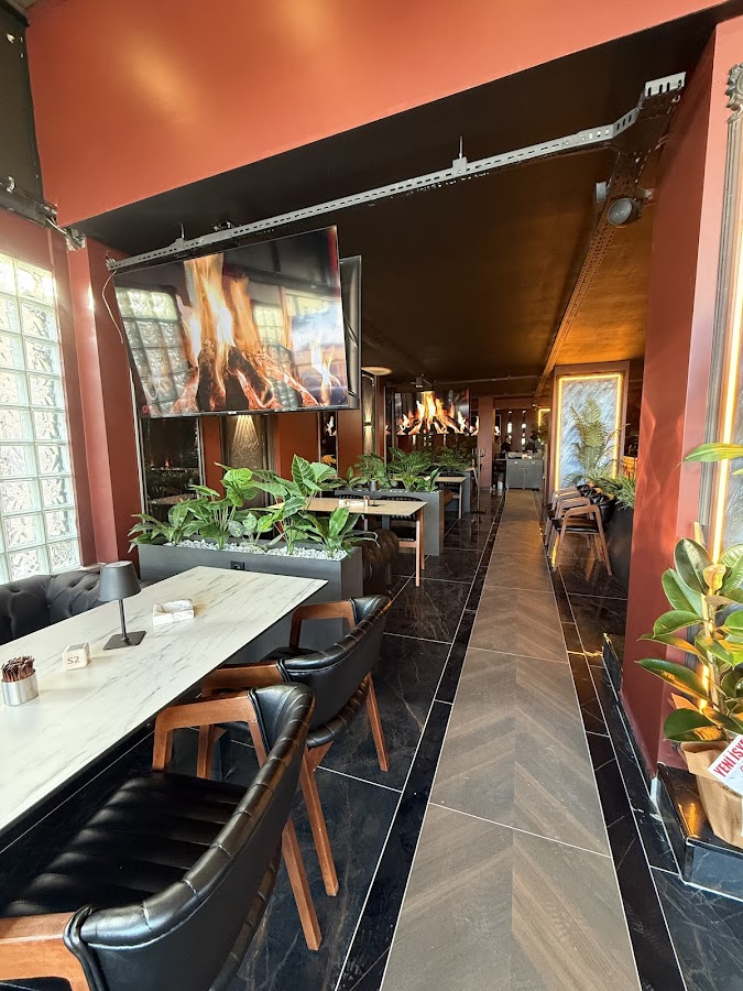 Strada Via Lounge
