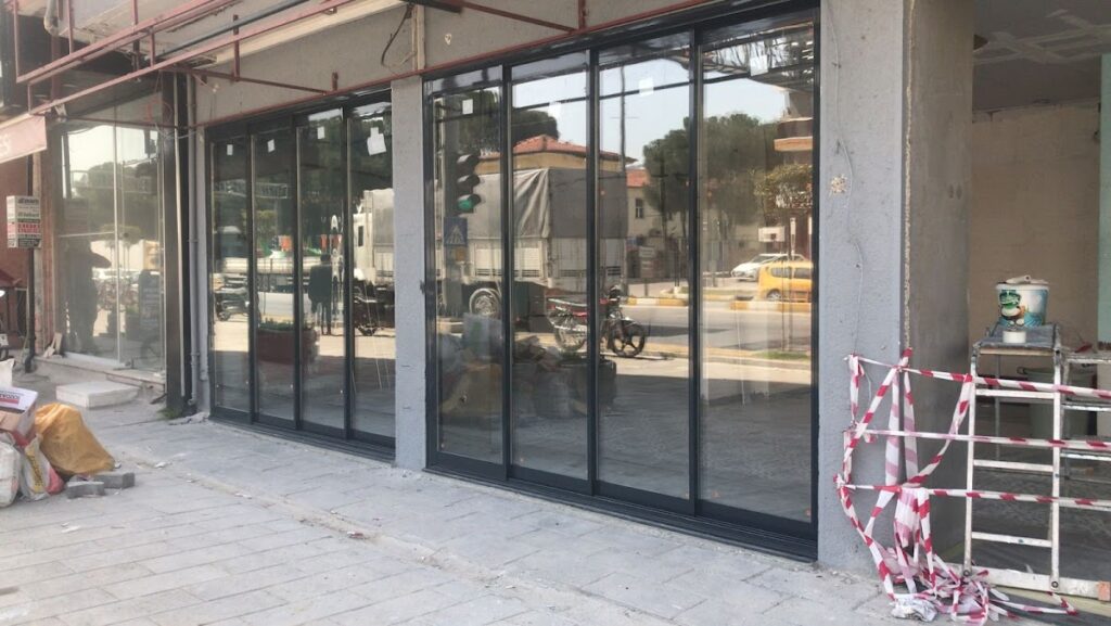 Lila Cam Balkon AYDIN ALBERT GENAU 18.YIL