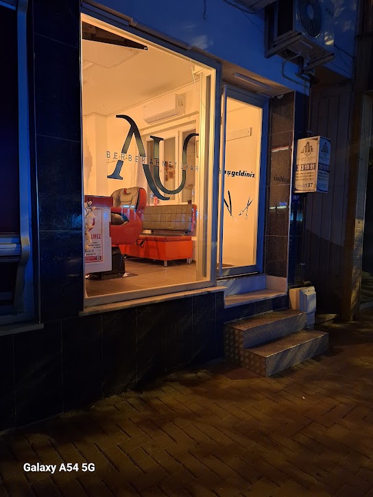 Berber Ahmet Uyar