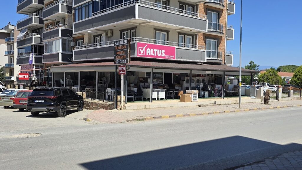Şahinler giyim ve ayakkabı mağazası
