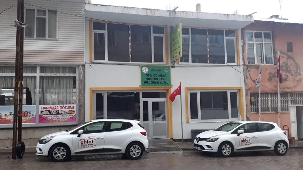 Özel Öz Ahlat Motorlu Taşıtlar Sürücü Kursu