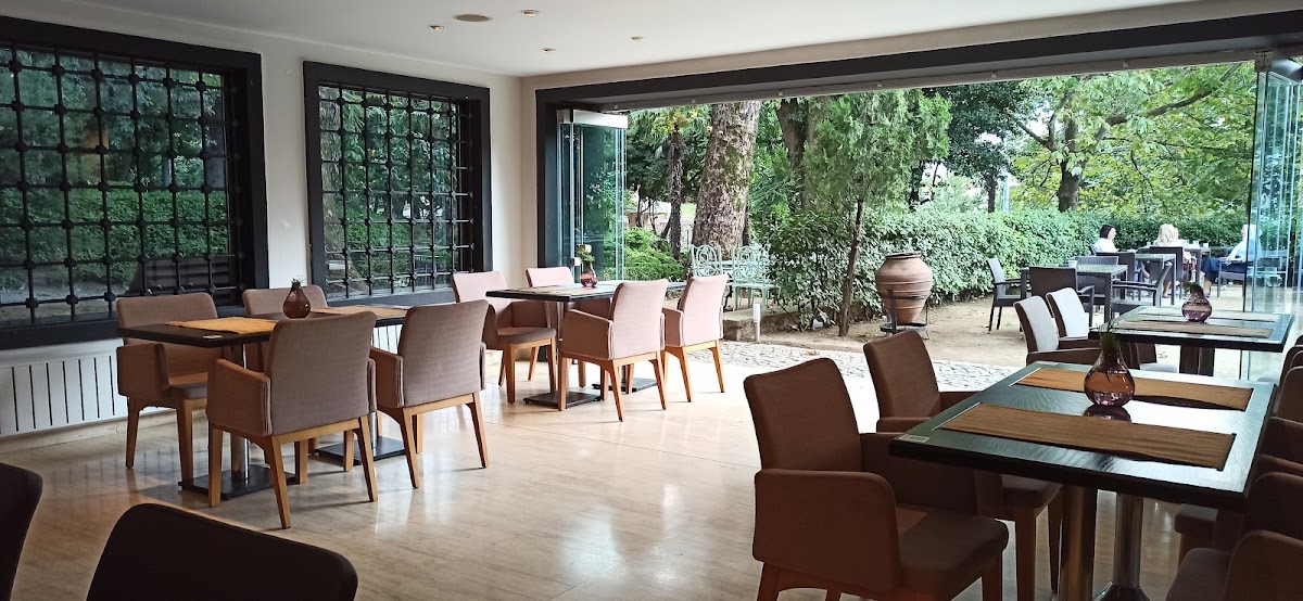 Fayton Cafe & Restaurant
