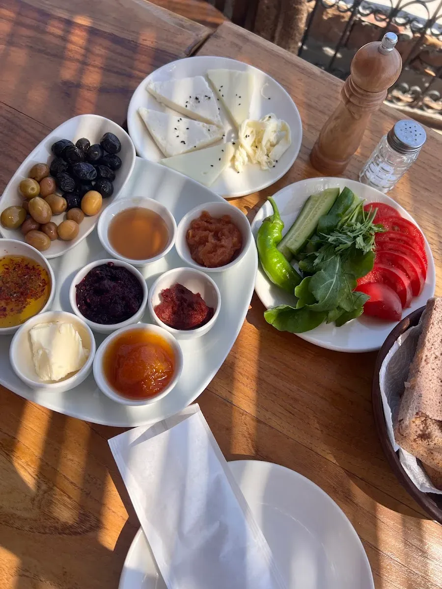 Yoti Cafe Zeytinli