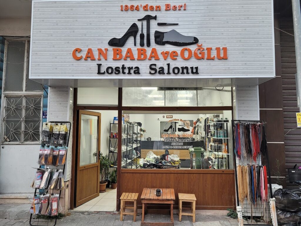 Can Baba Ve Oğlu Lostra Salonu