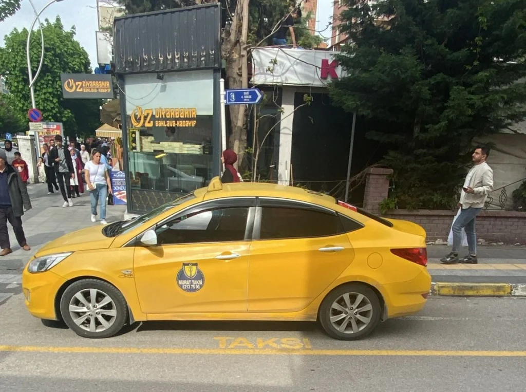 Çorum Merkezde 7/24 Gece-Gündüz Taksi Hizmeti Murat Taksi Durağında