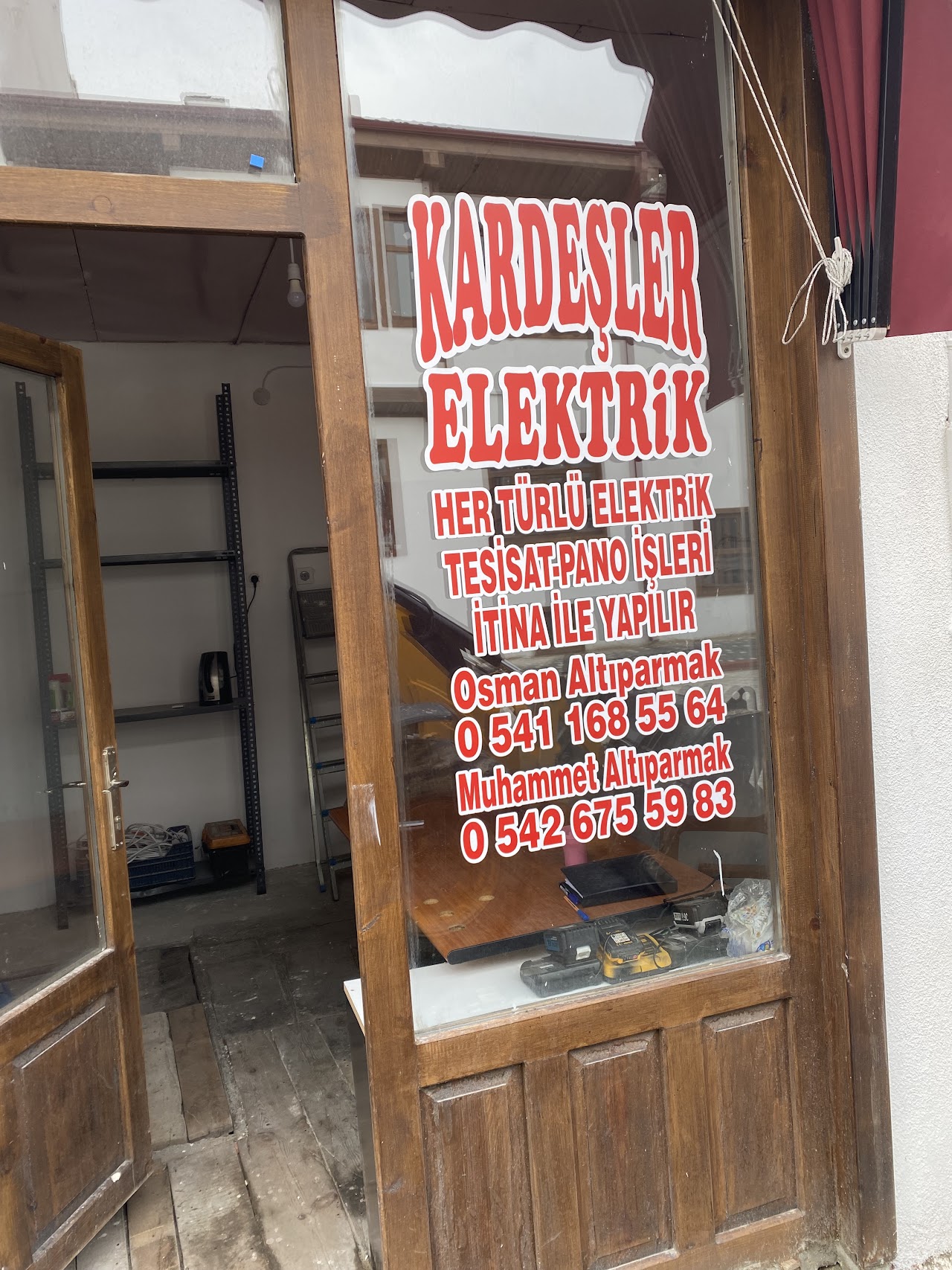 Kardeşler elektirik