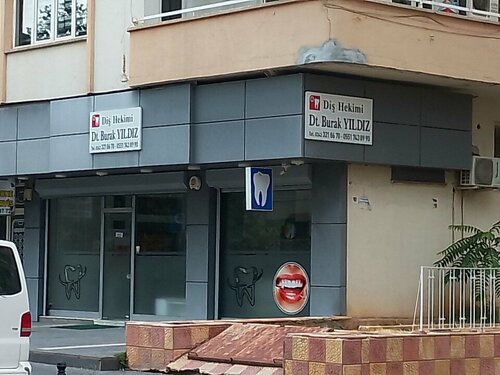 Diş Hekimi Burak Yıldız