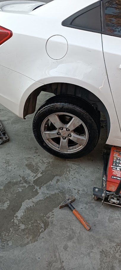 Aksuotolastik mobil yol yardım