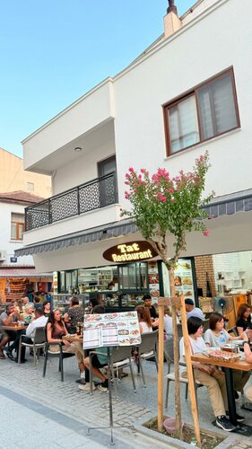 Tat Restaurant & Cafe