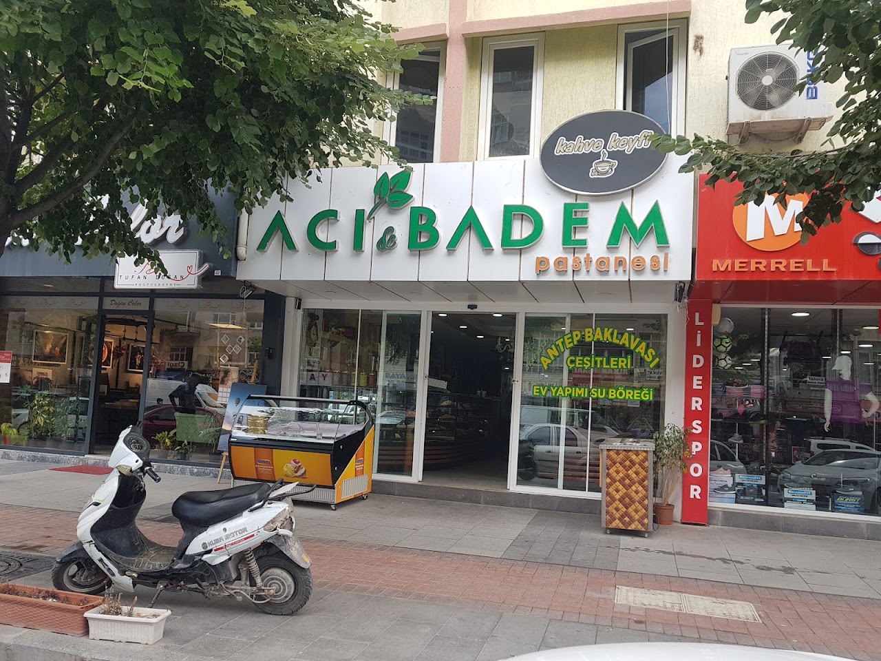 Acı Badem Pastanesi