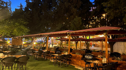 Gürlüoğlu Akhisar Köftecisi & Cafe Medar