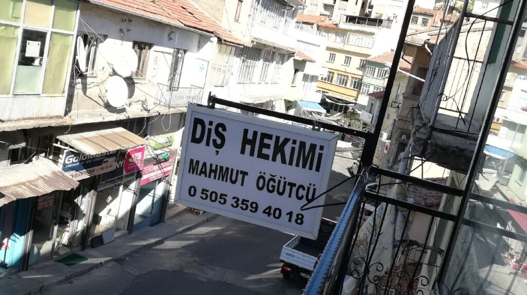 Diş Hekimi Mahmut Öğütcü
