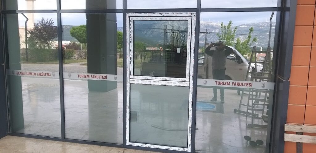 özmak panjur,kepenk,cam balkon ,sineklik,fotoselli kapı,otomatik kapı,pimapen,dorma kapı,bahçe kapı motoru,