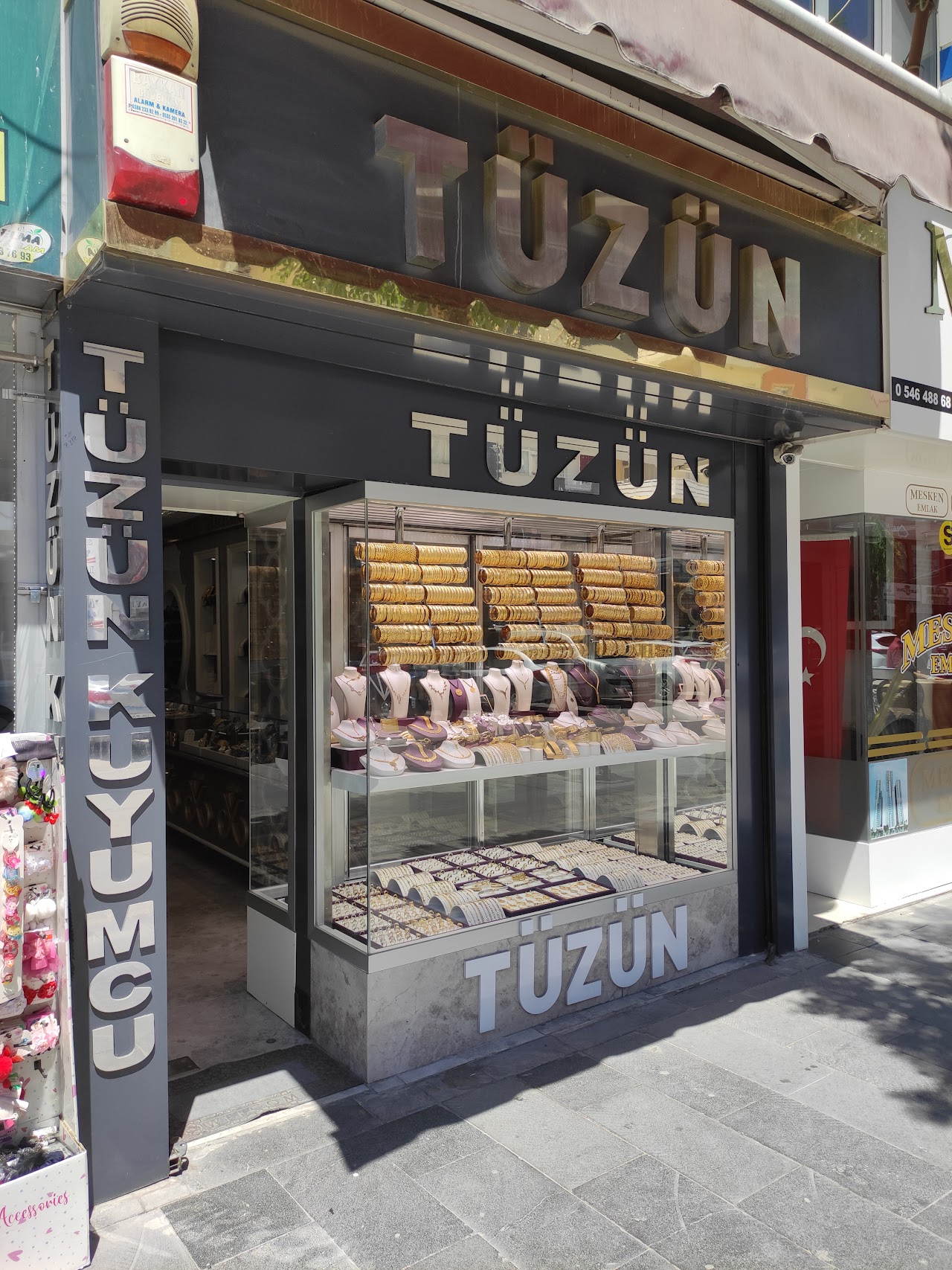 Tüzün Kuyumcu