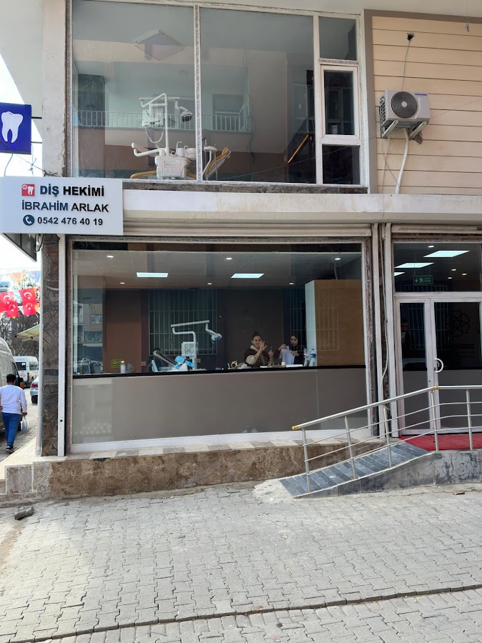 Diş Hekimi İbrahim ARLAK (AKÇAKALE DİŞ HEKİMLİĞİ)
