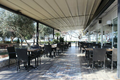 Port Cafe & Bistro