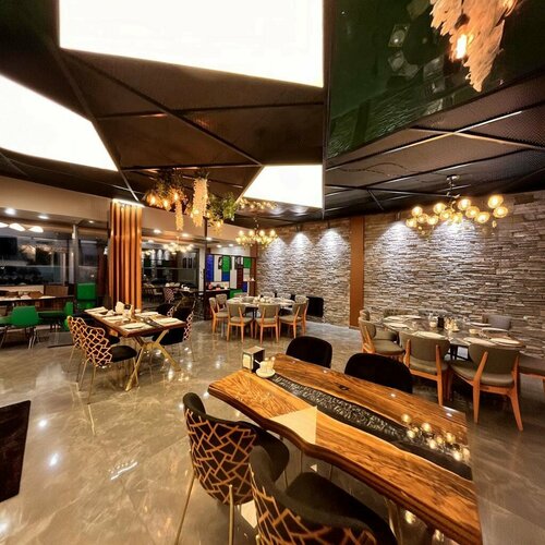 İşeri Kırmızı Salon