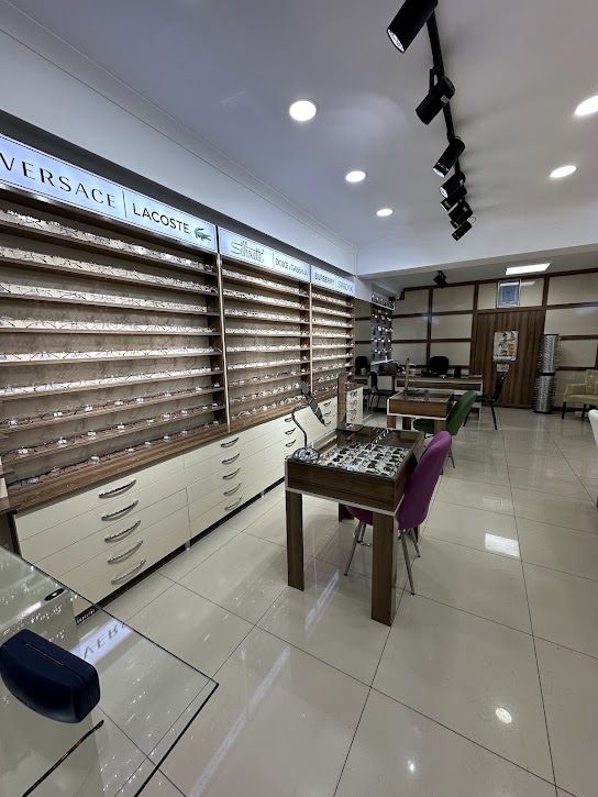 Liva Optik & Lens