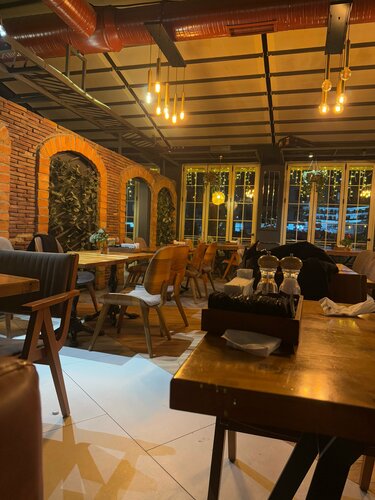 Chakless Restaurant & Cafe